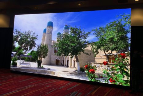 Beautiful 24-foot ROE LED display with HDR content